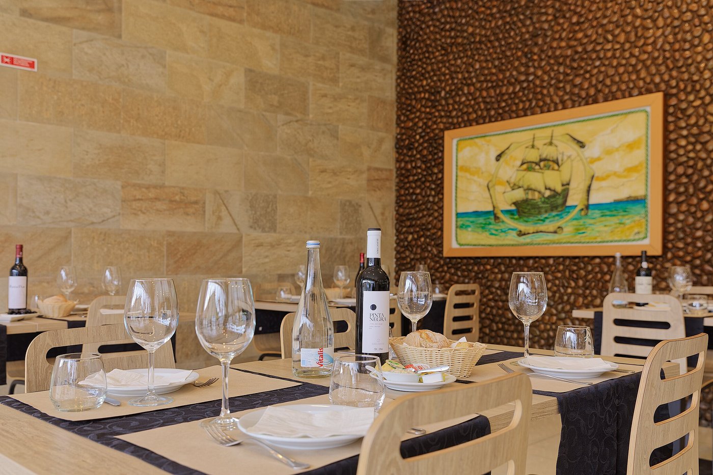 Sala principal do Restaurante NAU